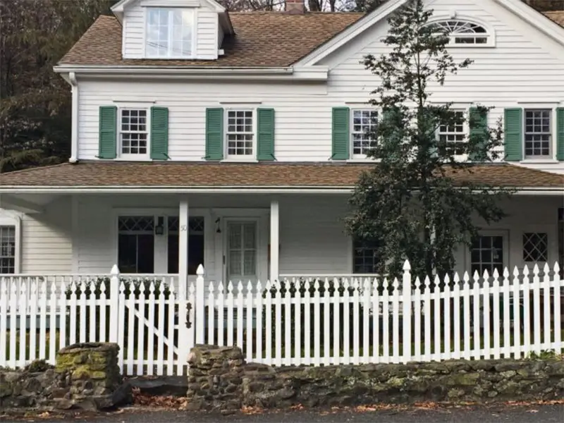 Mahopac ny fence company cedar spaced picket fence 11