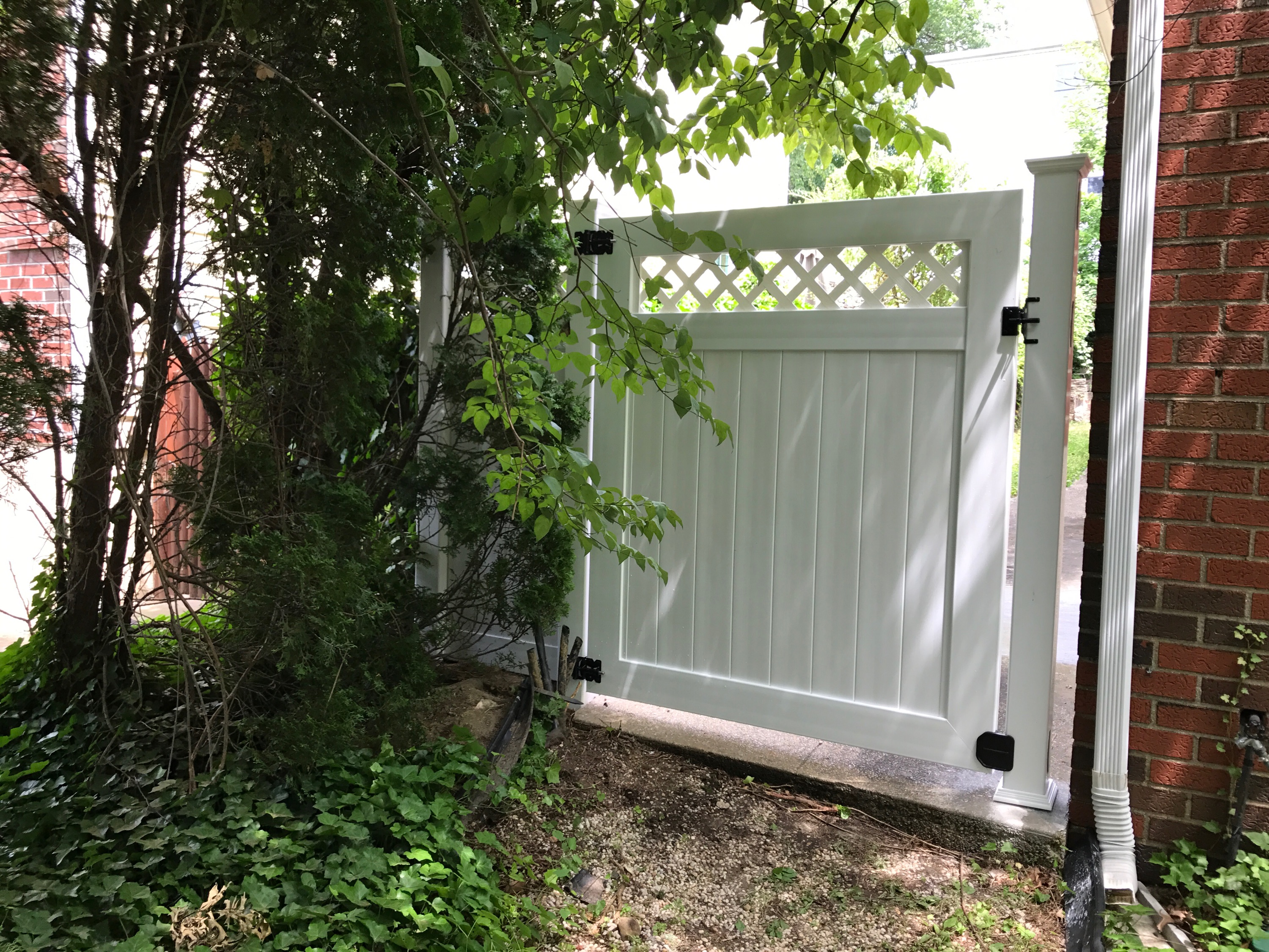 Residential Vinyl Fence - Mahopac, New York