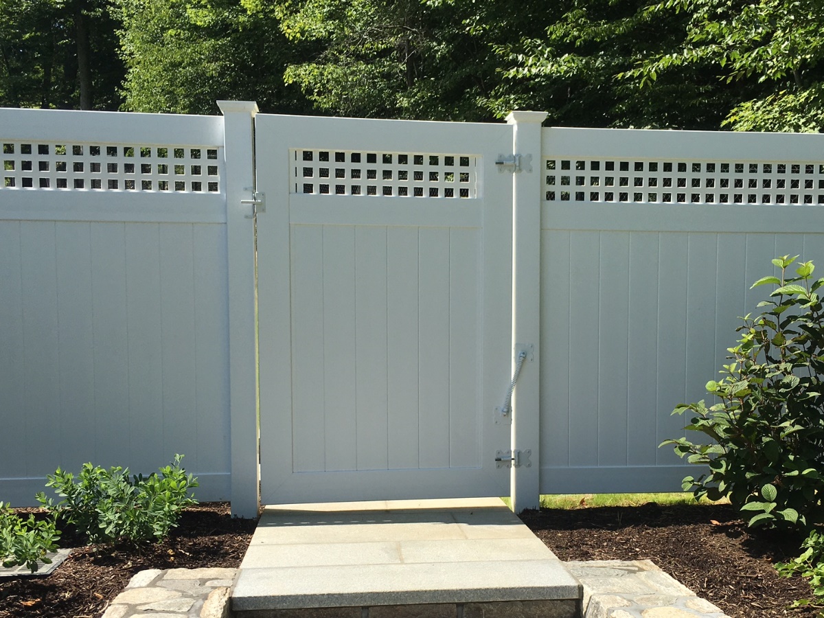 Vinyl fence - Tongue & Groove Vinyl Fence with Lattice Top style