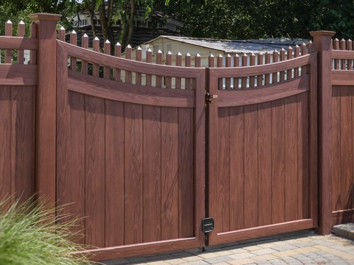 Vinyl fence - Tongue & Groove Picket Top Vinyl Fence style