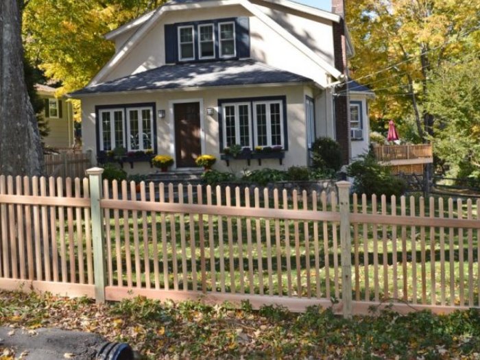 wood fence - Victorian Picket style